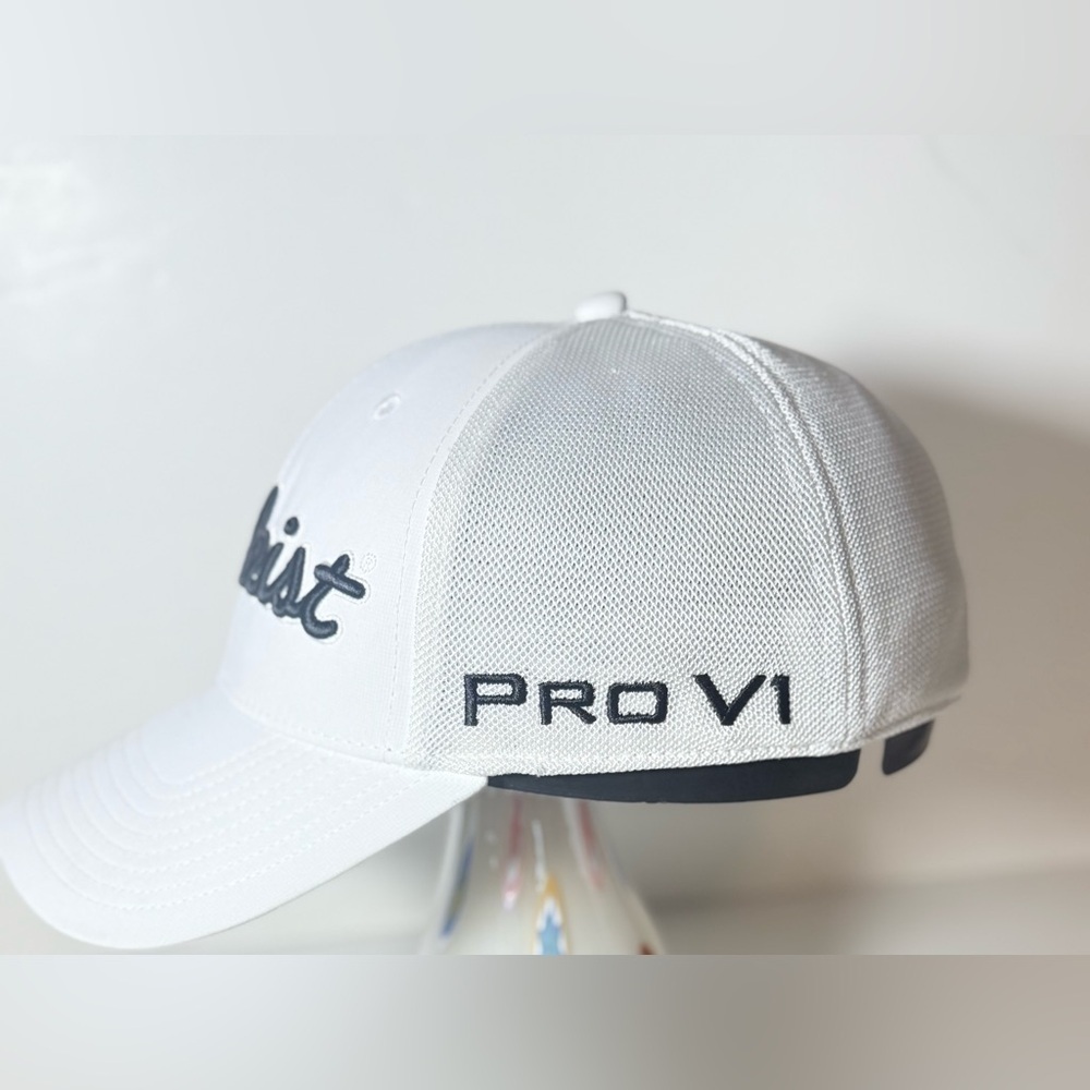 Titleist White Golf Cap with Black Embroidery
